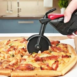 LangRay Moto Roulettes à Pizza, Rouleau Couteau à Pizza En Acier Inoxydable Et Plastique, Décoration Idéale Et Cadeau Créatif (21.5 * 8.5cm, Noir Et Rouge) -Four à pizza Soldes 2022 35806625 5