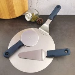 TRIOMPHE Boîte à Pizza Grillée Au Four à Pizza, Utilisée Pour Les Grillades Au Charbon De Bois Et Au Gaz, Et équipée D'un Ensemble à Pizza En Pierre à Pizza.