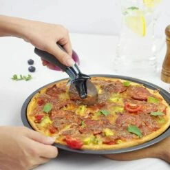 SUNFLOWER Poêles à Pizza Avec Trous 32 Cm Plaque Cuisson Pizza Ronds Antiadhésifs En Acier Au Carbone Perforés Pour La Maison, Noir -Four à pizza Soldes 2022 41545534 4