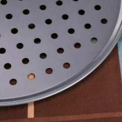 Plaque à Pizza Anti-adhésive Perforée Ronde 32*1.5cm Fontainebleau Noir -Four à pizza Soldes 2022 44558989 3