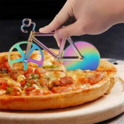 KARTOKNER 2 Pcs Coupe Pizza De Vélo Acier Inoxydable Roulette à Pizza Découpe-Pizza Avec Revêtement Antiadhésif Couteau à Pizza En Acier Inoxydable Pour Cuisine, Pique-nique, Barbecue Extérieur(Laser) -Four à pizza Soldes 2022 48476017 4