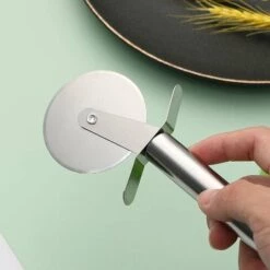 Coupe Pizza, Roulette Pizza En Acier Inoxydable De Haute Qualité, Ustensile De Cuisine Avec œillet De Suspension,Fontainebleau 10 Coupe Pizza, Roulette Pizza En Acier Inoxydable De Haute Qualité, Ustensile De Cuisine Avec œillet De Suspension,Fontainebleau -Four à pizza Soldes 2022 54693740 4
