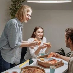 ABCRITAL Coupe-pizza Manuel, Roulette A Pizza, Coupe-pizza Hache, Coupe-pizza En Acier Inoxydable, Rouleau à Pizza Tranchant, Coupe-pizza Manche En Bois, Utilisé Pour Couper Pizza, Pâtisserie (le Noir) -Four à pizza Soldes 2022 65653892 4