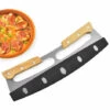 KAEJYIUT Coupe Pizza , Coupe-Pizza à Bascule Avec Double Manche En Bois, Lame De Trancheuse à Pizza En Acier Inoxydable Avec Housse De Protection, Adapté Pour Couper La Pizza 35*11CM -Four à pizza Soldes 2022 65853357 1